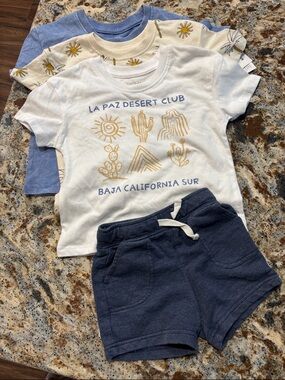 4 pieces of Children's 'La Paz Desert Club' White Graphic Tee - Unbranded